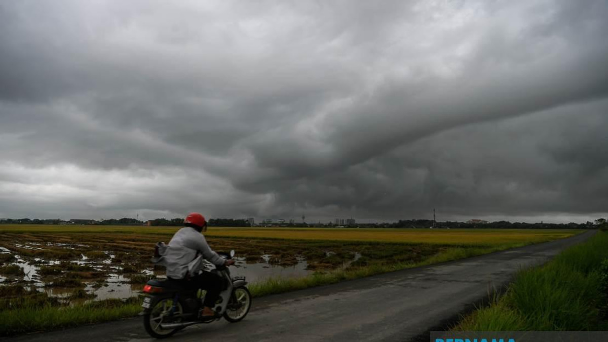 MetMalaysia Issues Thunderstorm Warning Across Peninsula, Sarawak and Sabah Until Evening