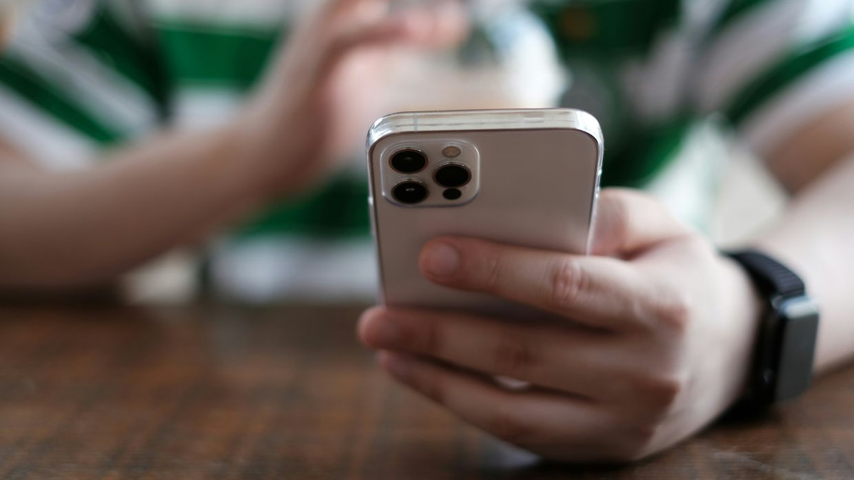 Malaysia's Two-Pronged Strategy to Combat AI Misuse and Deepfakes