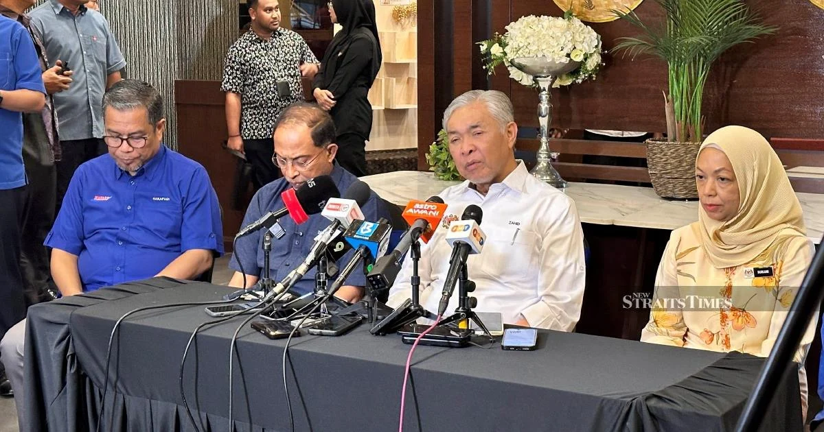 Zahid urges coalition partners to shelve Najib-Rosmah legacy in Johor push