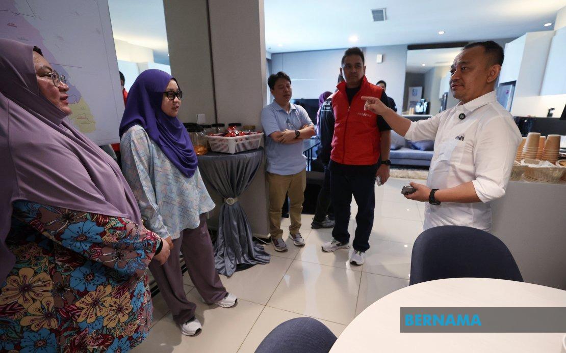 Tech-First Approach: Maszlee Malik Pledges Mobile App for Puteri Wangsa Constituent Services