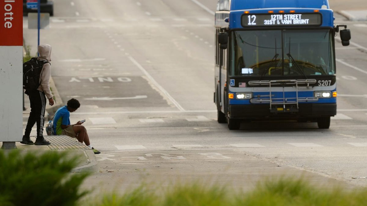 Kansas City's Facial Recognition Plan on Buses Sparks Privacy Battle Ahead of World Cup