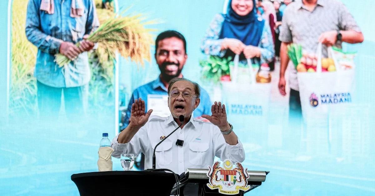 Anwar Boosts Community Safety Funding with RM10,000 Annual Neighbourhood Watch Grant