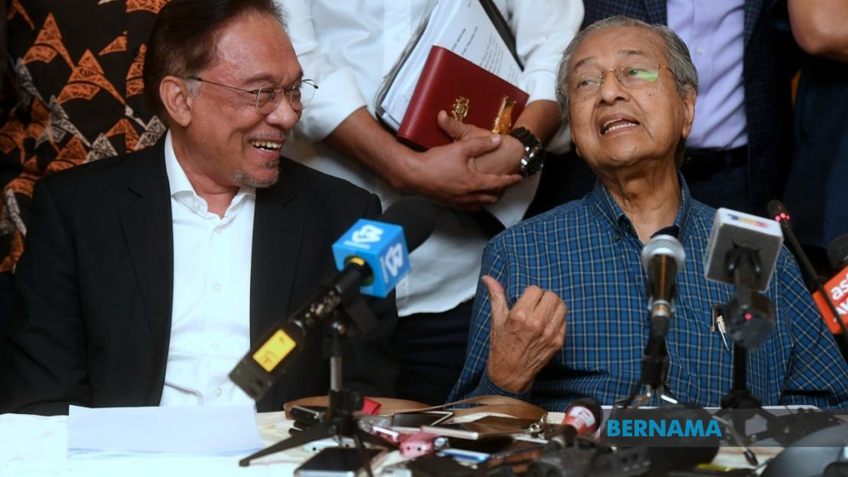 Anwar Extends Birthday Greetings To Mahathir On His 101st