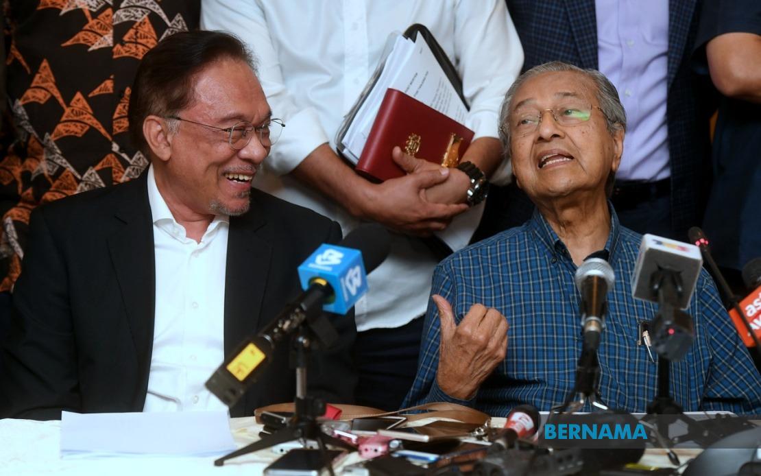 Anwar Extends Birthday Greetings To Mahathir On His 101st