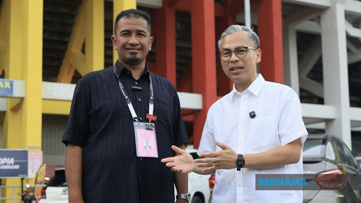 Fahmi Urges Mature Campaign Conduct After PH Billboards Vandalised in Negeri Sembilan Race