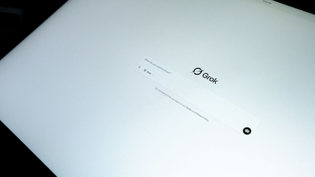 SpaceX's Grok AI Tool Embraces Open Source After Privacy Fiasco