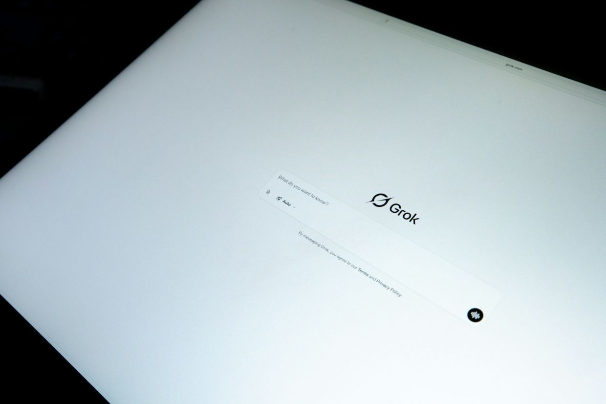 SpaceX's Grok AI Tool Embraces Open Source After Privacy Fiasco