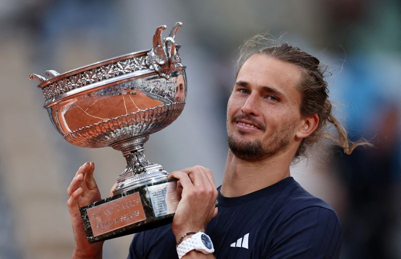 Djokovic Pursues 25th Major at U.S. Open as Zverev Emerges as Primary Challenger
