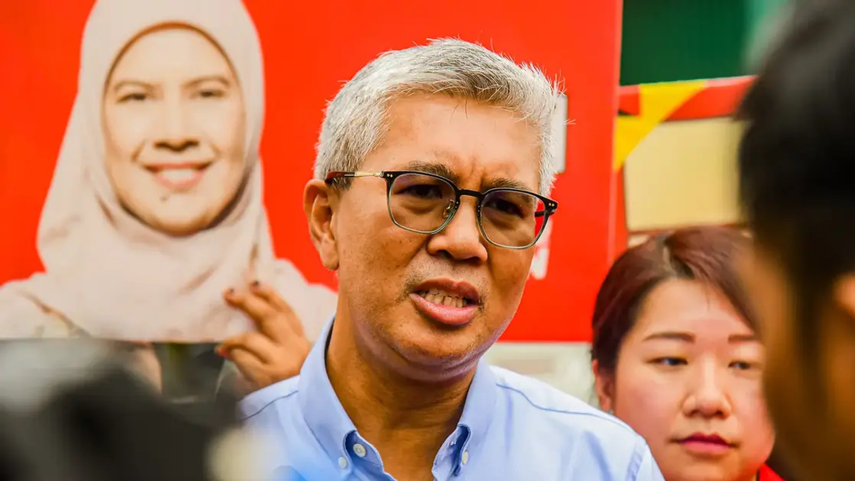 Pakatan Harapan Pursues Independent Path as BN and PN Lock Horns Over Race Issues, Says Tengku Zafrul