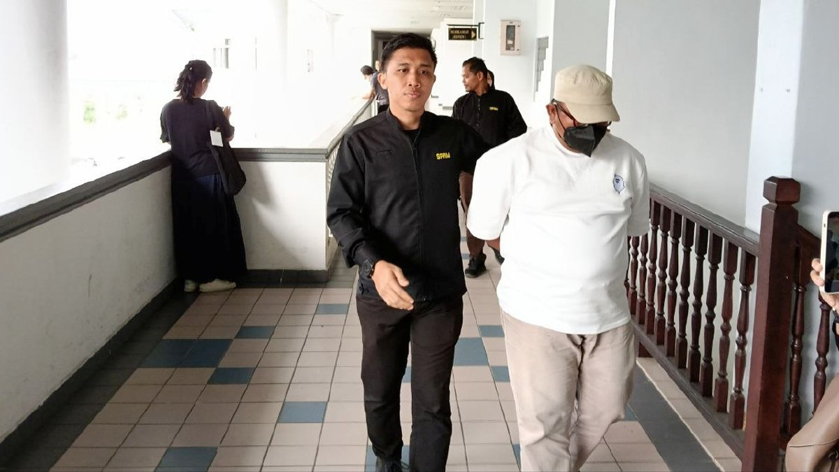 Immigration Officer Faces Court Over Alleged Bribery from Restaurant Owner