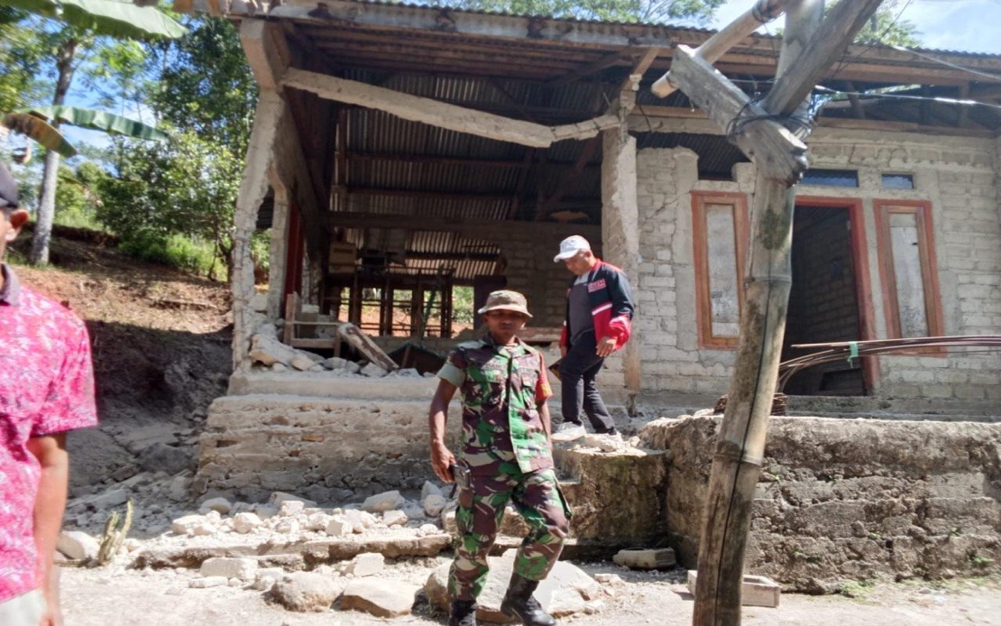 16 Malaysian Tourists Confirmed Safe After 7.7 Magnitude Earthquake Hits Flores Island