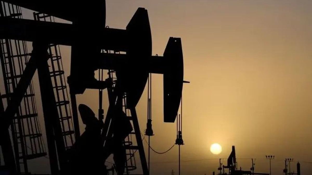 Oil prices surge as US-Iran tensions escalate, threatening global supply routes