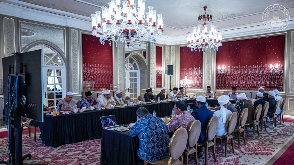 Anwar Emphasises Engagement With Islamic Scholars as Key to Governance