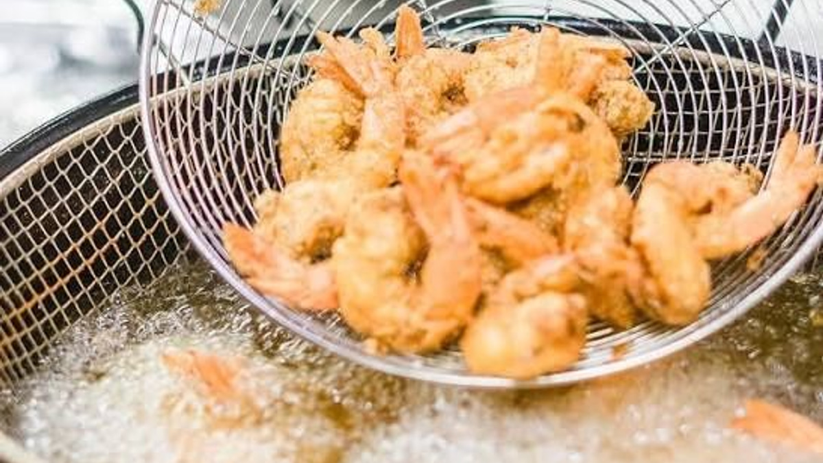 Taiwan prosecutors charge 15 people, four firms in tainted cooking oil scandal