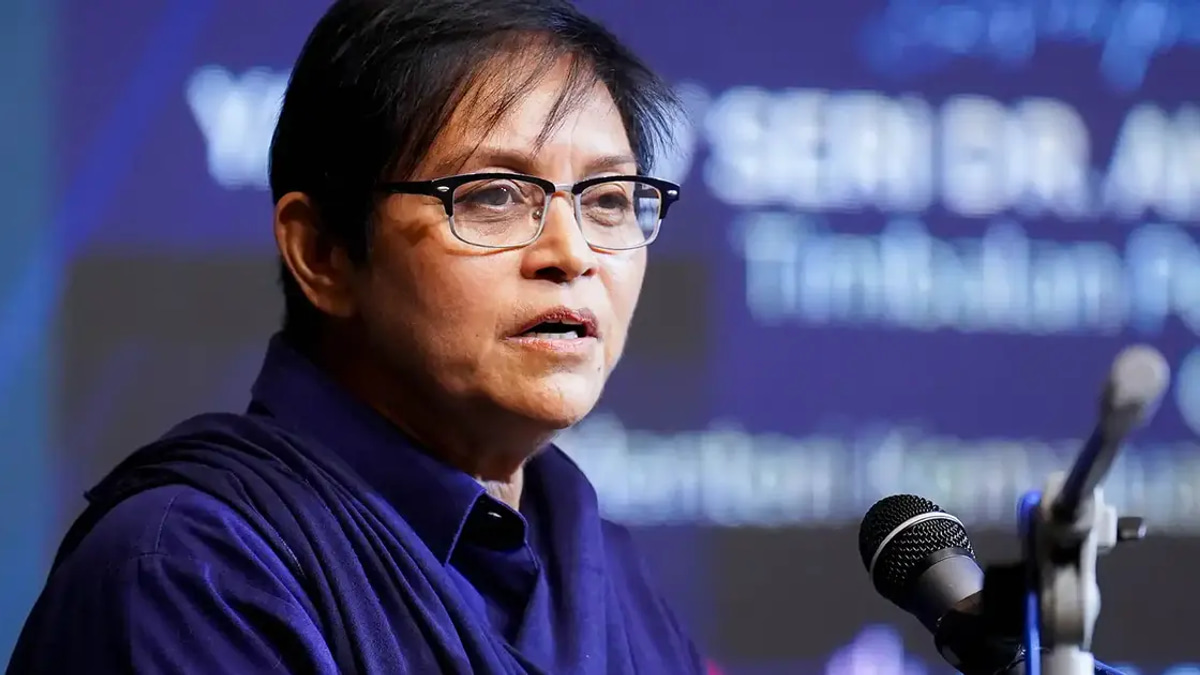 Malaysia Must Be Home, Not Waystation, Azalina Tells PN
