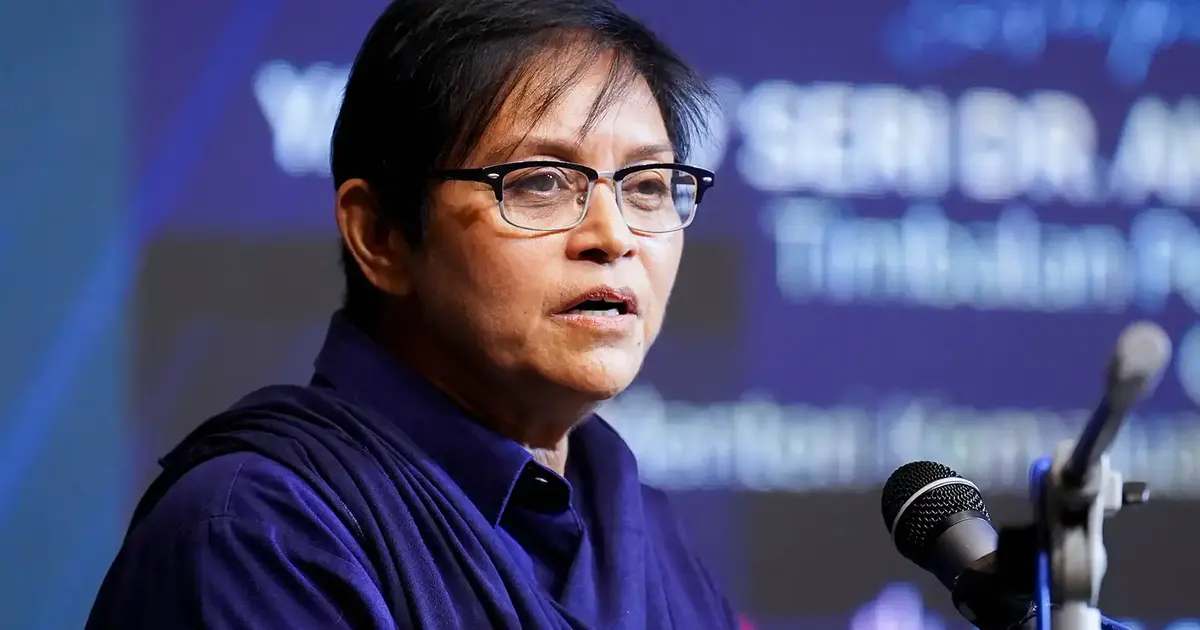 Malaysia Must Be Home, Not Waystation, Azalina Tells PN