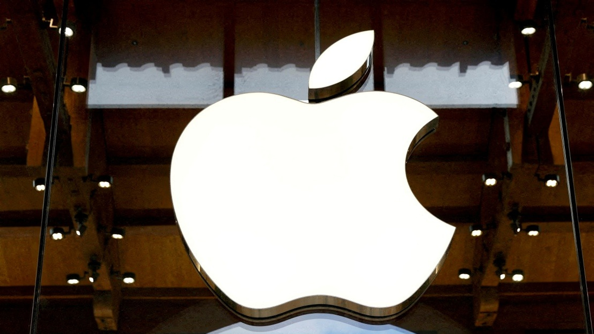 Russian VK Sues Apple Over App Store Removal