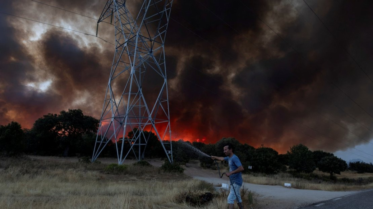 Spain Grapples with Multiple Wildfires as Heatwave Intensifies Near Portuguese Border
