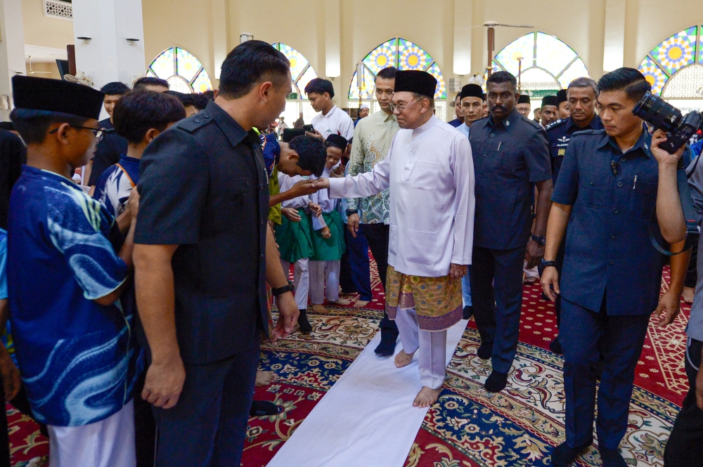Malaysia's Economy Expands 5.8% in Second Quarter as PM Hails Recovery Momentum