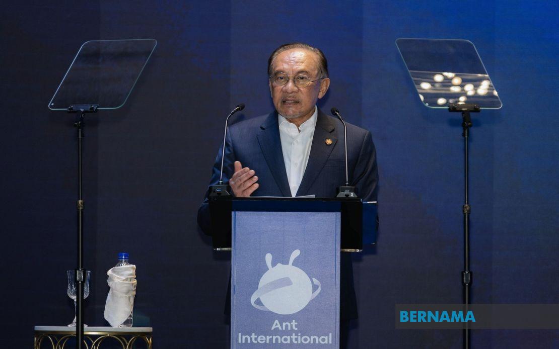 Malaysia Must Accelerate AI Readiness, Anwar Tells Nation