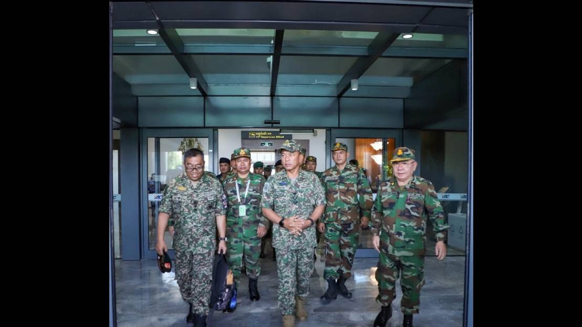 Malaysia's Defence Chief Visits Cambodian Border in Show of Regional Commitment