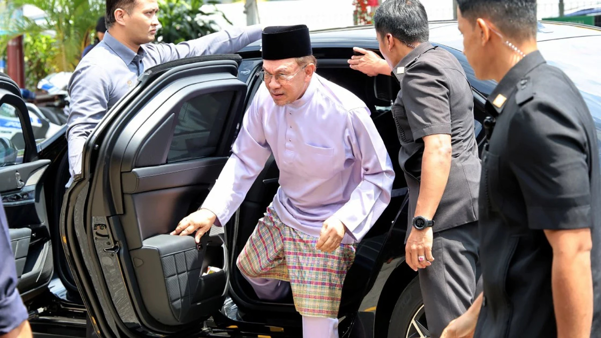 Anwar Urges Dignity and Restraint in Johor Election Campaign