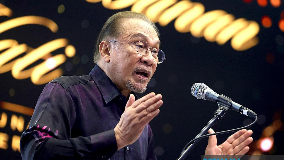 Anwar Urges Malaysians to Defend National Unity Against Divisive Racial Politics