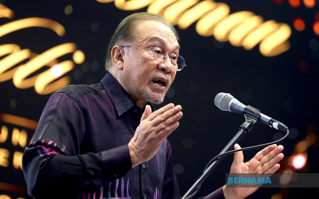 Anwar Urges Malaysians to Defend National Unity Against Divisive Racial Politics