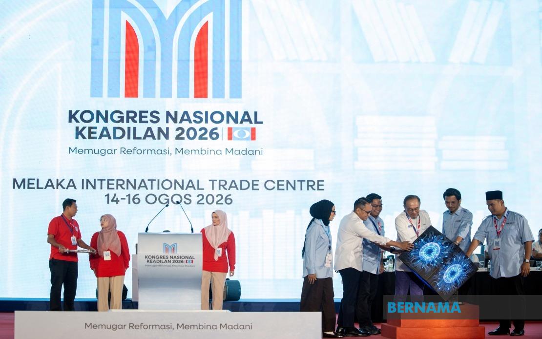 Anwar Launches Youth Movement Publication Focused on Nation-Building and Moral Renewal