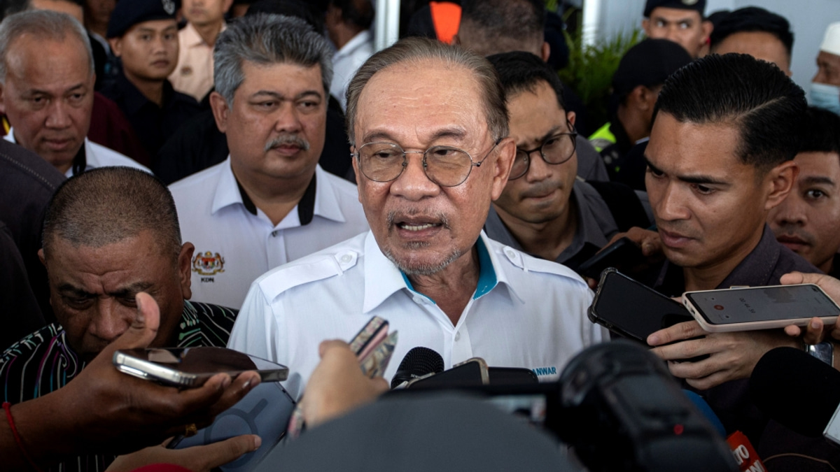 Anwar Defends KWAP's eFishery Loss, Points to RM12.9b Annual Profit as Context