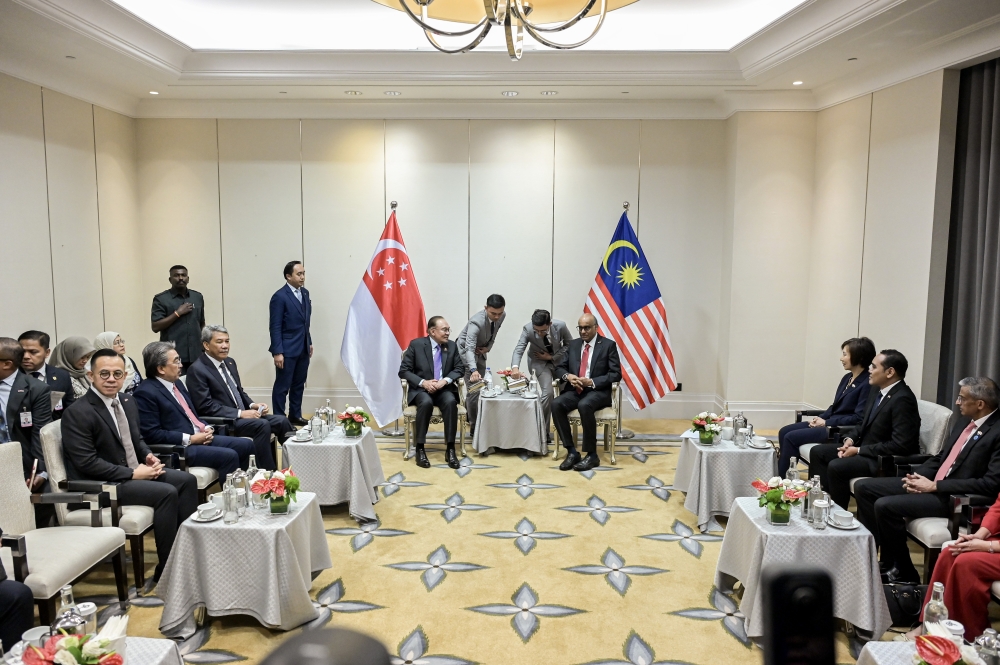 Singapore President Thalif Meets PM Anwar in Substantive KL Discussions