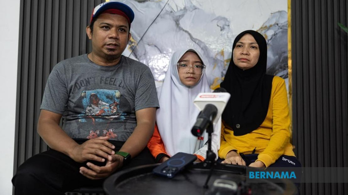 Education Minister, Teachers' Foundation Fund RM10,000 for Teen's Scoliosis Surgery