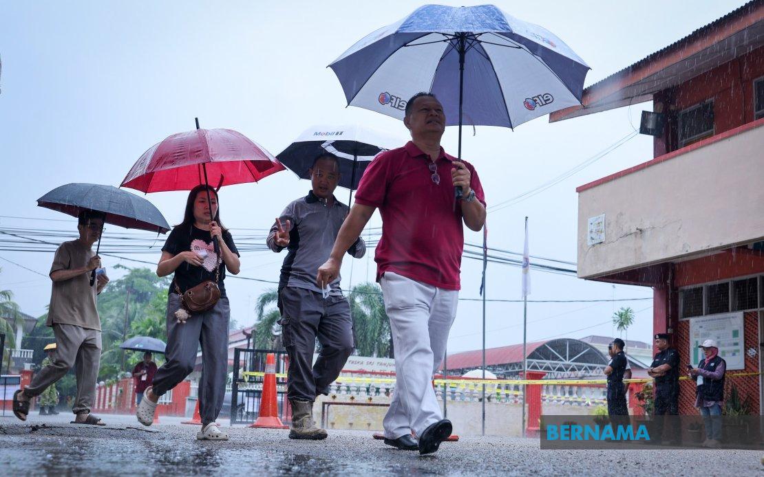 Johor State Election Unfolds Amid Mixed Weather as 2.7 Million Voters Head to Polls