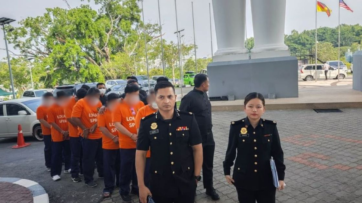 Seven including four civil servants held in chicken import bribery probe