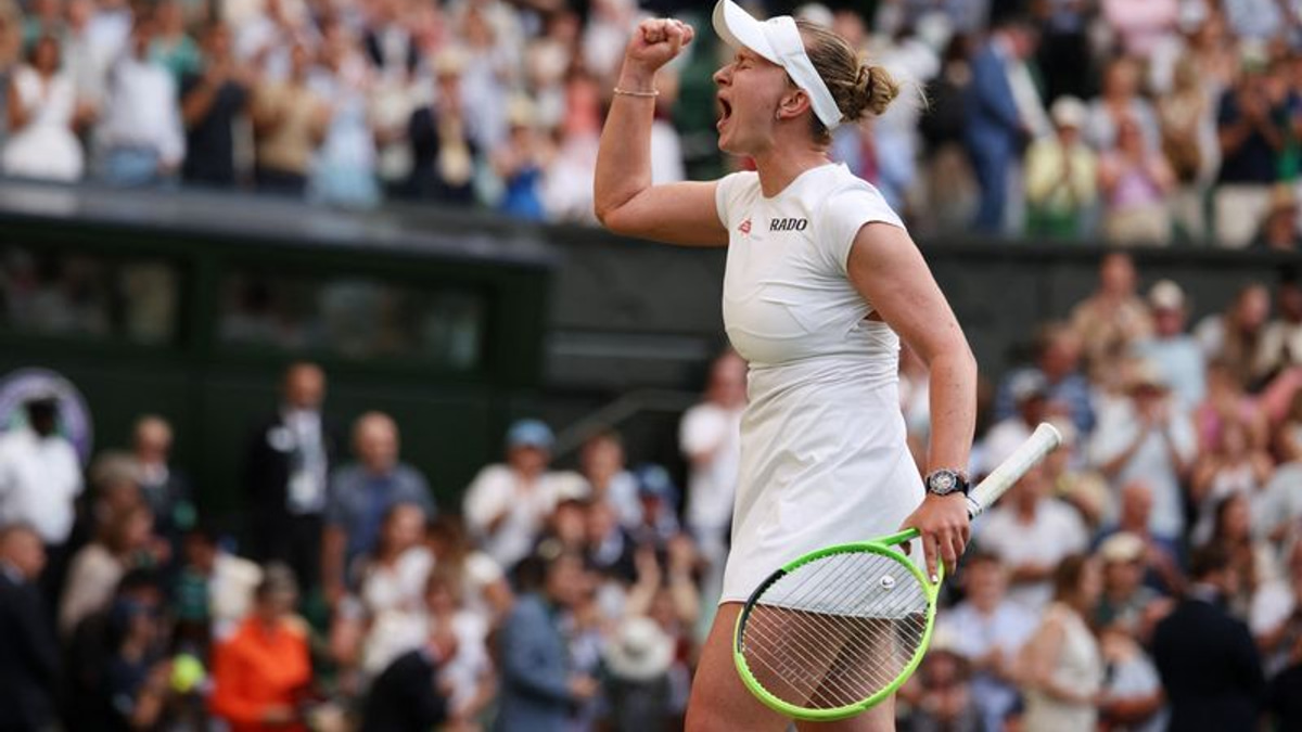Krejcikova Stages Comeback to Oust Andreeva at Wimbledon