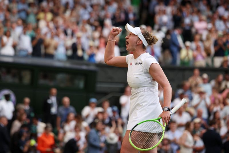 Krejcikova Stages Comeback to Oust Andreeva at Wimbledon