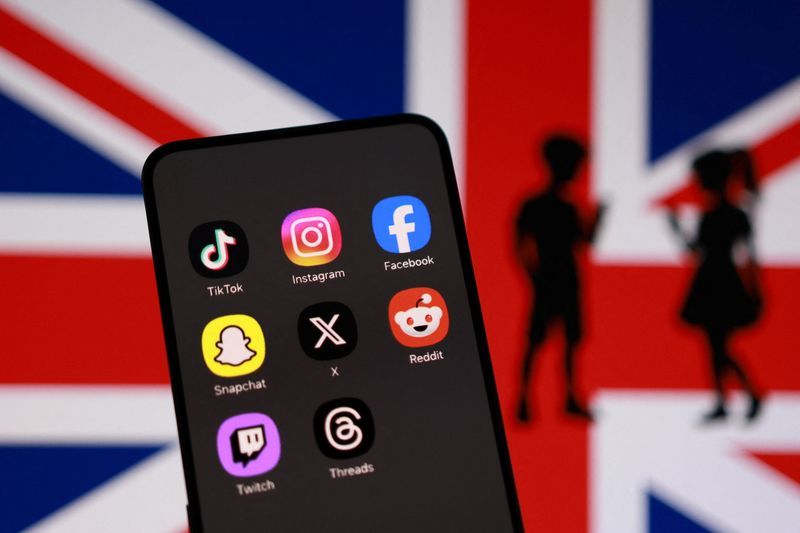 Britain to Impose Midnight Social Media Curfew for Teens Aged 16-17