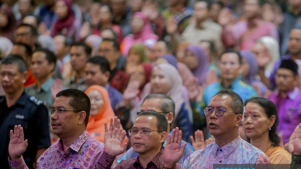 Civil Service Must Remain Pillar of Policy Continuity and Progress, Says PM Anwar