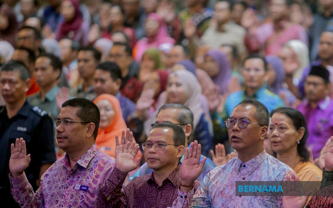 Civil Service Must Remain Pillar of Policy Continuity and Progress, Says PM Anwar