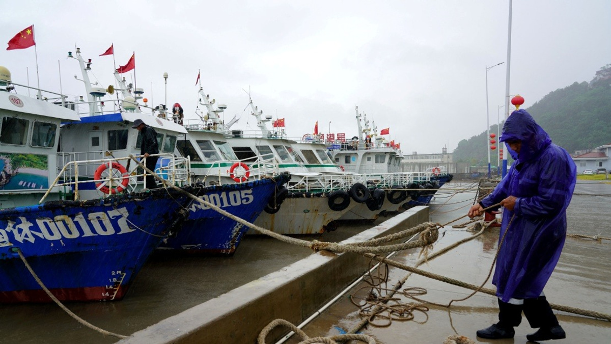 Zhejiang Escalates Typhoon Dolphin Alert as Coastal Threat Intensifies