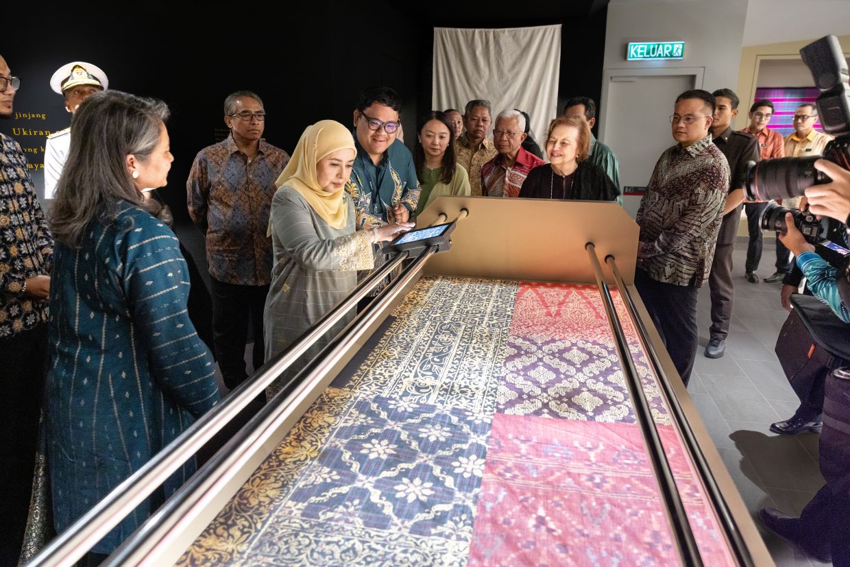 Queen Zarith Sofiah Opens Merdeka Textile Museum to Preserve Malay Cultural Heritage