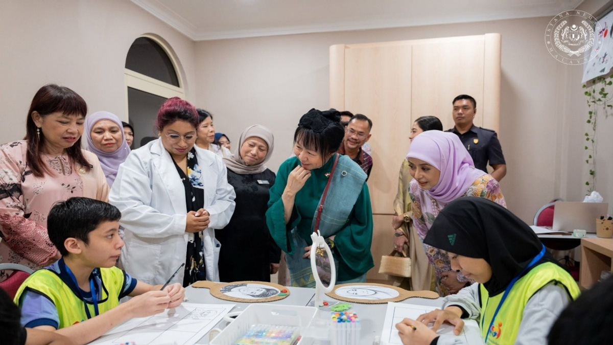 Queen Raja Zarith Sofiah and Singapore First Lady Visit Bangi Autism Centre