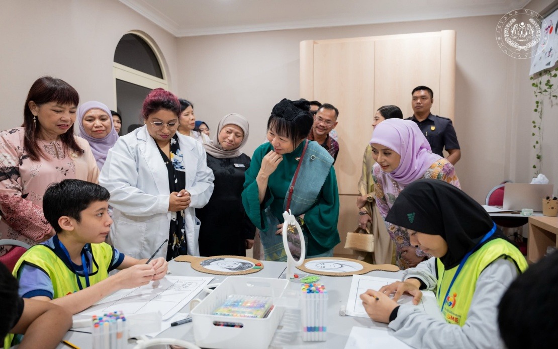 Queen Raja Zarith Sofiah and Singapore First Lady Visit Bangi Autism Centre