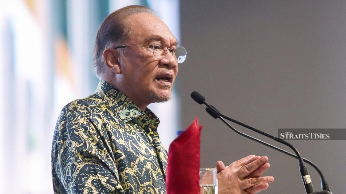 Anwar calls on Malaysian youth to spurn divisive narratives and build dialogue with government