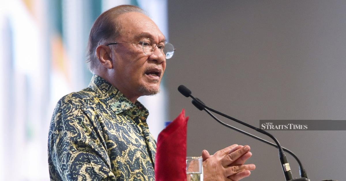 Anwar Calls on Youth to Shun Division, Engage Constructively with Government