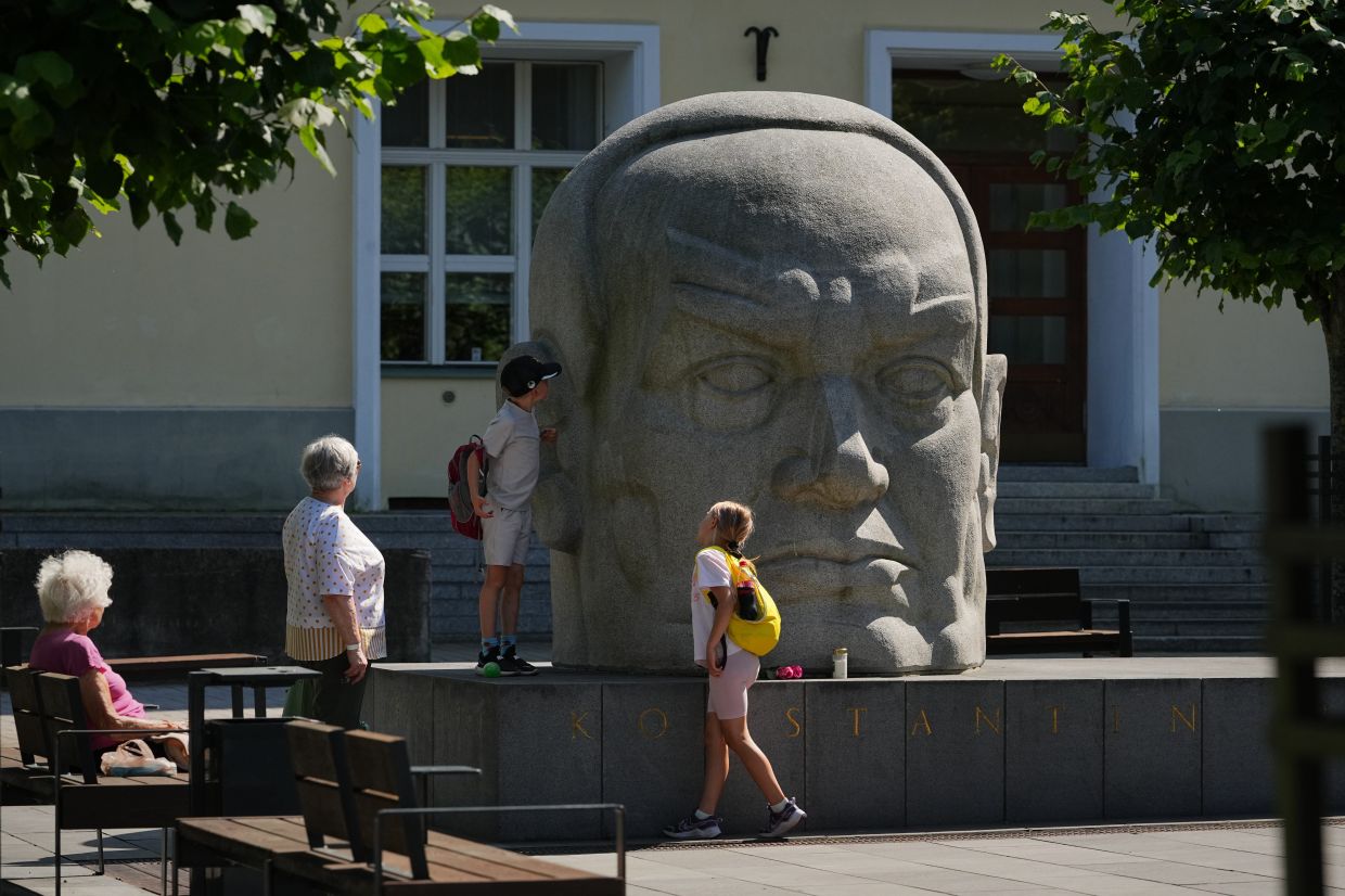 Estonia's Reckoning with Soviet Art: Mapping a Contested Heritage