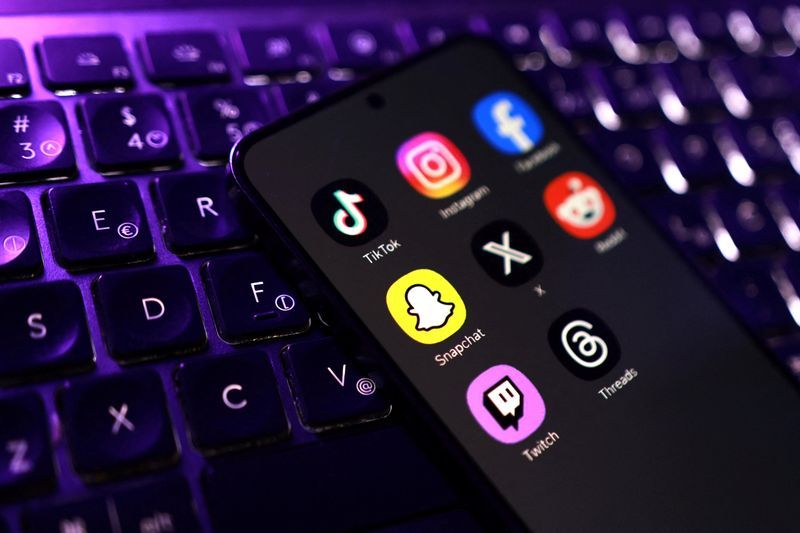 UK Study Shows Teen Sleep and Wellbeing Improve With Social Media Limits, But Restrictions Face Practical Challenges