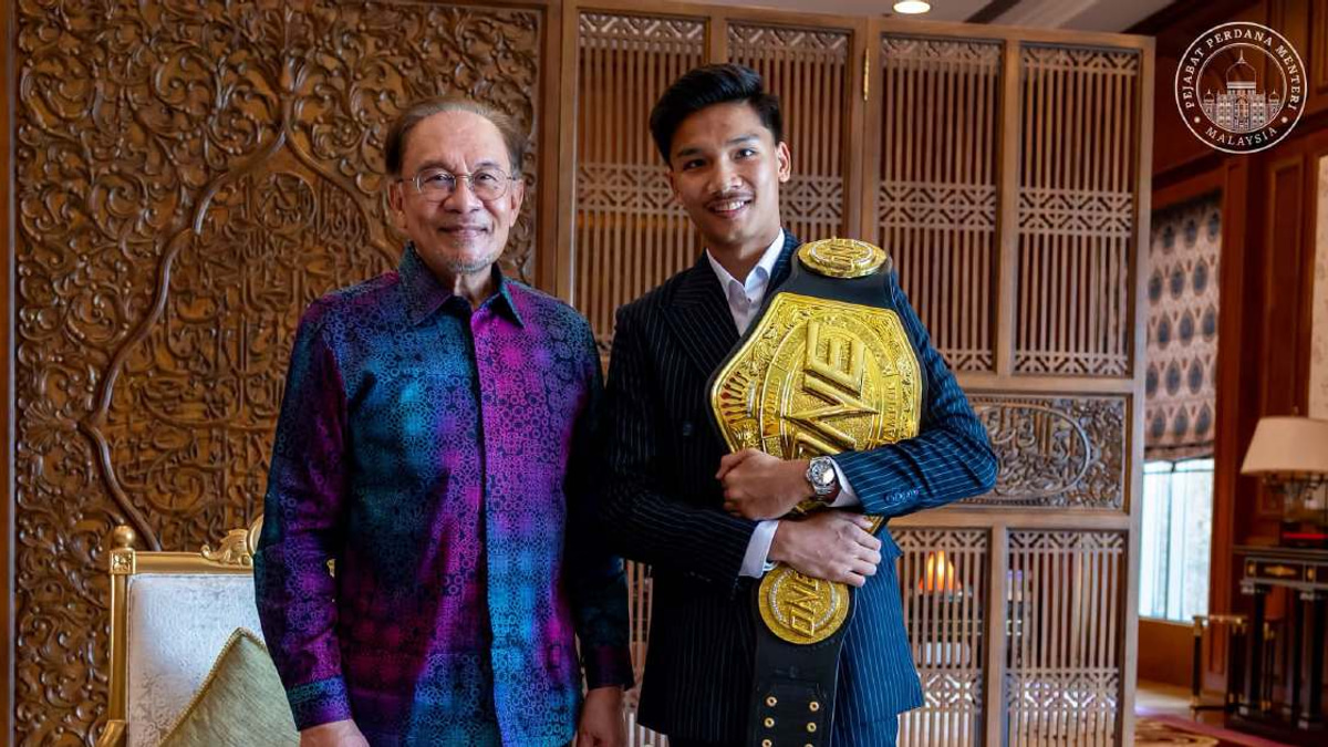 Anwar Celebrates Aliff Rakib's Historic ONE Muay Thai Championship Victory