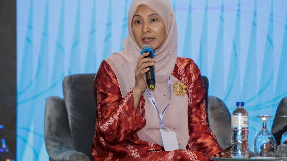 Nurul Izzah Anwar Steps Down as PKR Deputy President to Focus on Further Education