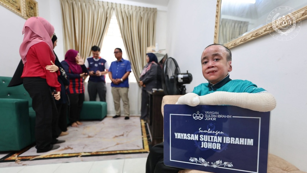 Sultan Ibrahim Johor Foundation Extends Financial Support to Teen With Rare Skin Disorder